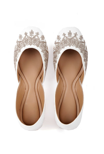 Aasna White Dori Zari Embroidered Jutti